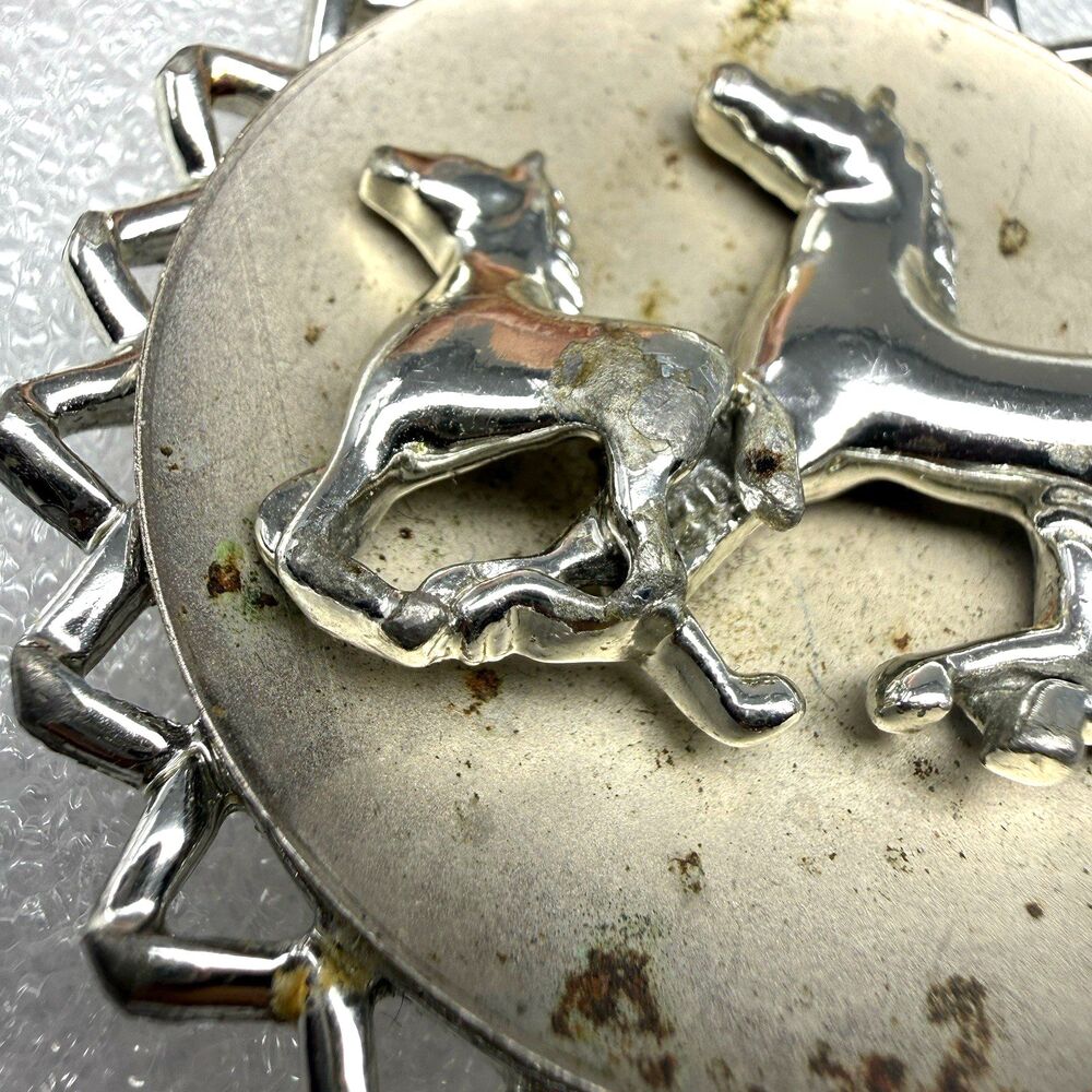 Vintage Horses Equestrian Themed Round Medallion Silver Toned Necklace - Picture 9 of 9